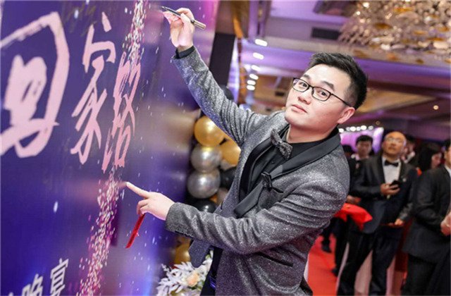 【高光“疫”事】勇敢逆行的特殊“网约车”——天九娱乐90后，用信念打通生命运输线